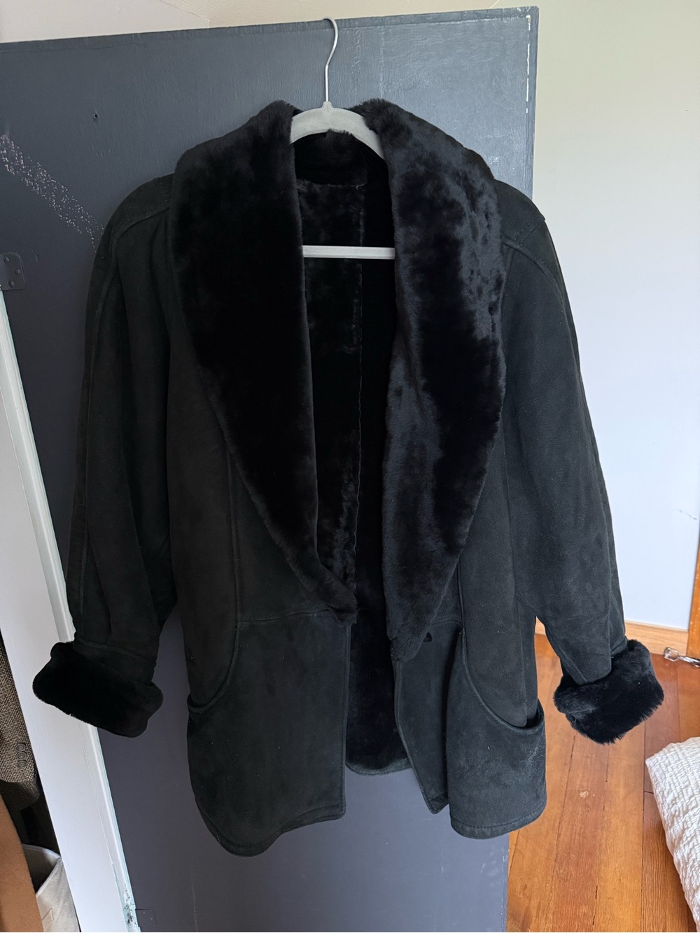 Vintage Black Shearling-Style Coat with Fur Collar & Cuffs - Picture 2 of 2